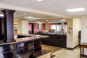 هتل Quality Inn Harrisburg Downtown Riverfront