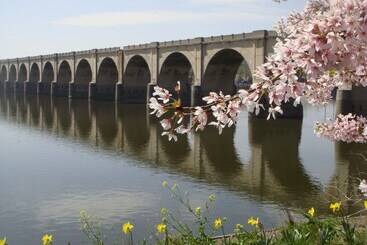 هتل Quality Inn Harrisburg Downtown Riverfront