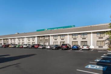هتل Quality Inn Harrisburg Downtown Riverfront