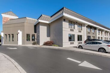 هتل Quality Inn Harrisburg Downtown Riverfront