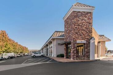 هتل Quality Inn Harrisburg Downtown Riverfront