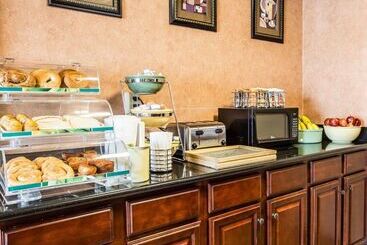 هتل Quality Inn & Suites  Greensborohigh Point