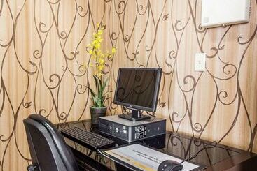 هتل Quality Inn & Suites Greensborohigh Point