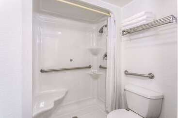 هتل Ramada By Wyndham Altamonte Springs Near I4