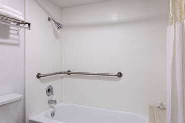 هتل Ramada By Wyndham Altamonte Springs Near I4