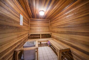 هتل Ramada By Wyndham Enid