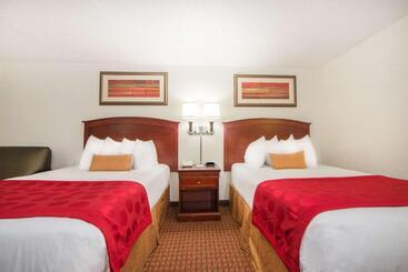 هتل Ramada By Wyndham Enid