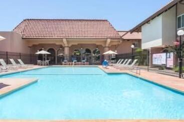 هتل Ramada By Wyndham Fresno North