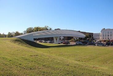 هتل Ramada By Wyndham Gainesville