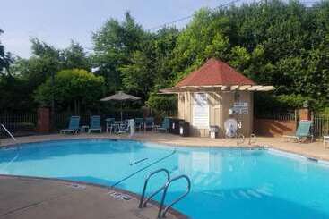 هتل Ramada By Wyndham Gainesville