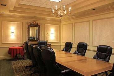 هتل Ramada By Wyndham Gainesville