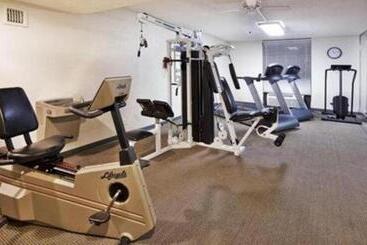 هتل Ramada By Wyndham Gainesville