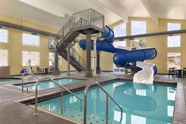 هتل Ramada By Wyndham Spokane Airport