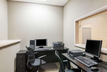 هتل Ramada By Wyndham Watertown Thousand
