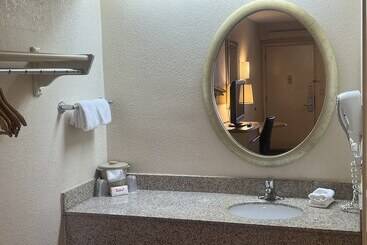 هتل Red Roof Inn Buffalo  Niagara Airport