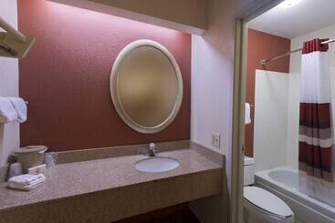 هتل Red Roof Inn Dayton North Airport