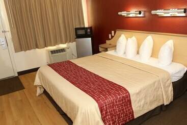 هتل Red Roof Inn Enfield