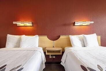 هتل Red Roof Inn Erie – I 90