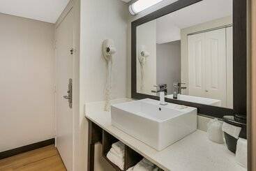 هتل Red Roof Inn Plus+ & Suites Knoxville West Cedar Bluff
