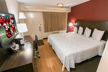 هتل Red Roof Inn Plus+ University At Buffalo   Amherst