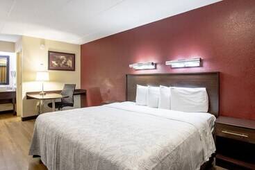 هتل Red Roof Inn Plus+ University At Buffalo Amherst