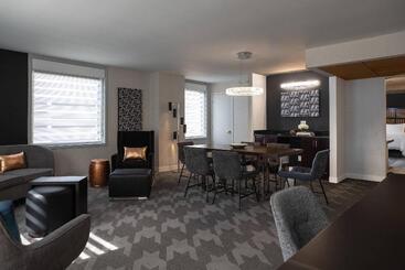 فندق Renaissance Des Moines Savery