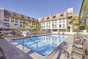 בית מלון כפרי Riu Plaza Fisherman's Wharf