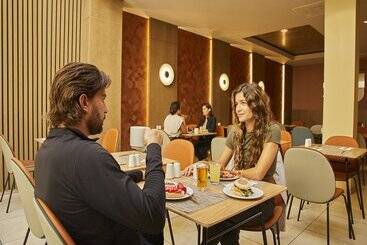 בית מלון כפרי Riu Plaza Fisherman's Wharf