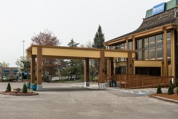هتل Rodeway Inn & Suites Portland   Jantzen Beach