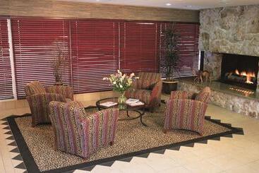 هتل Safari Inn, A Coast