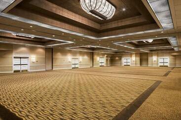 هتل Sheraton Charlotte Airport