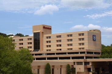 هتل Sheraton Charlotte Airport