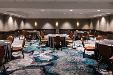 هتل Sheraton Oklahoma City Downtown