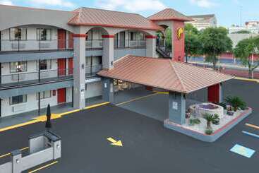 هتل Super 8 By Wyndham Austin University/downtown Area