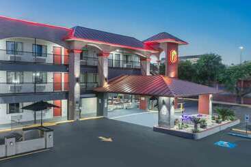 هتل Super 8 By Wyndham Austin University/downtown Area