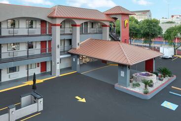 هتل Super 8 By Wyndham Austin University/downtown Area