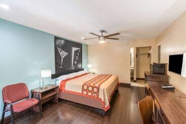 هتل Super 8 By Wyndham Austin University/downtown Area
