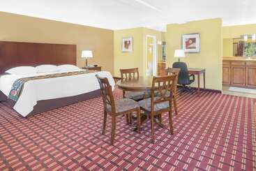 هتل Super 8 By Wyndham Kerrville Tx