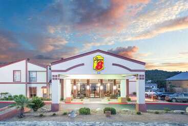 هتل Super 8 By Wyndham Kerrville Tx
