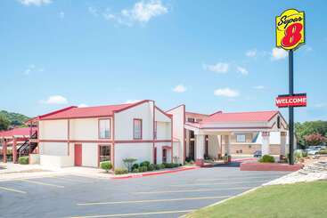 هتل Super 8 By Wyndham Kerrville Tx