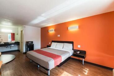 ホテル Surestay  By Best Western San Antonio Riverwalk