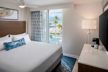 هتل The Reach Key West, Curio Collection By Hilton