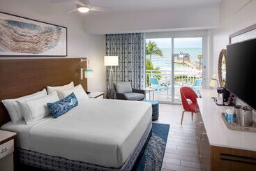 هتل The Reach Key West, Curio Collection By Hilton