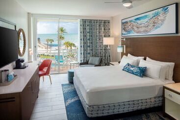 هتل The Reach Key West, Curio Collection By Hilton