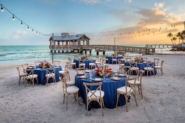 هتل The Reach Key West, Curio Collection By Hilton