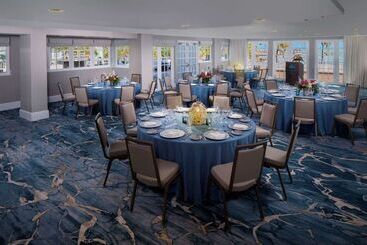 هتل The Reach Key West, Curio Collection By Hilton