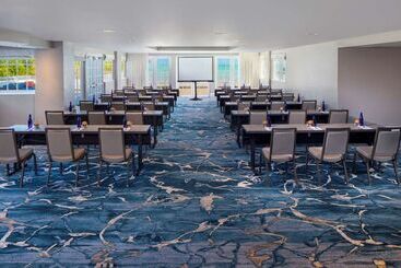 هتل The Reach Key West, Curio Collection By Hilton