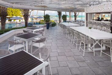 هتل The Reach Key West, Curio Collection By Hilton