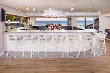 هتل The Reach Key West, Curio Collection By Hilton