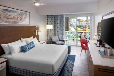 هتل The Reach Key West, Curio Collection By Hilton